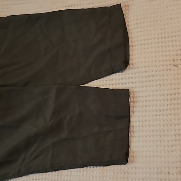 NWOT nine Britton cropped straight pant in olive. - Picture 4 of 6
